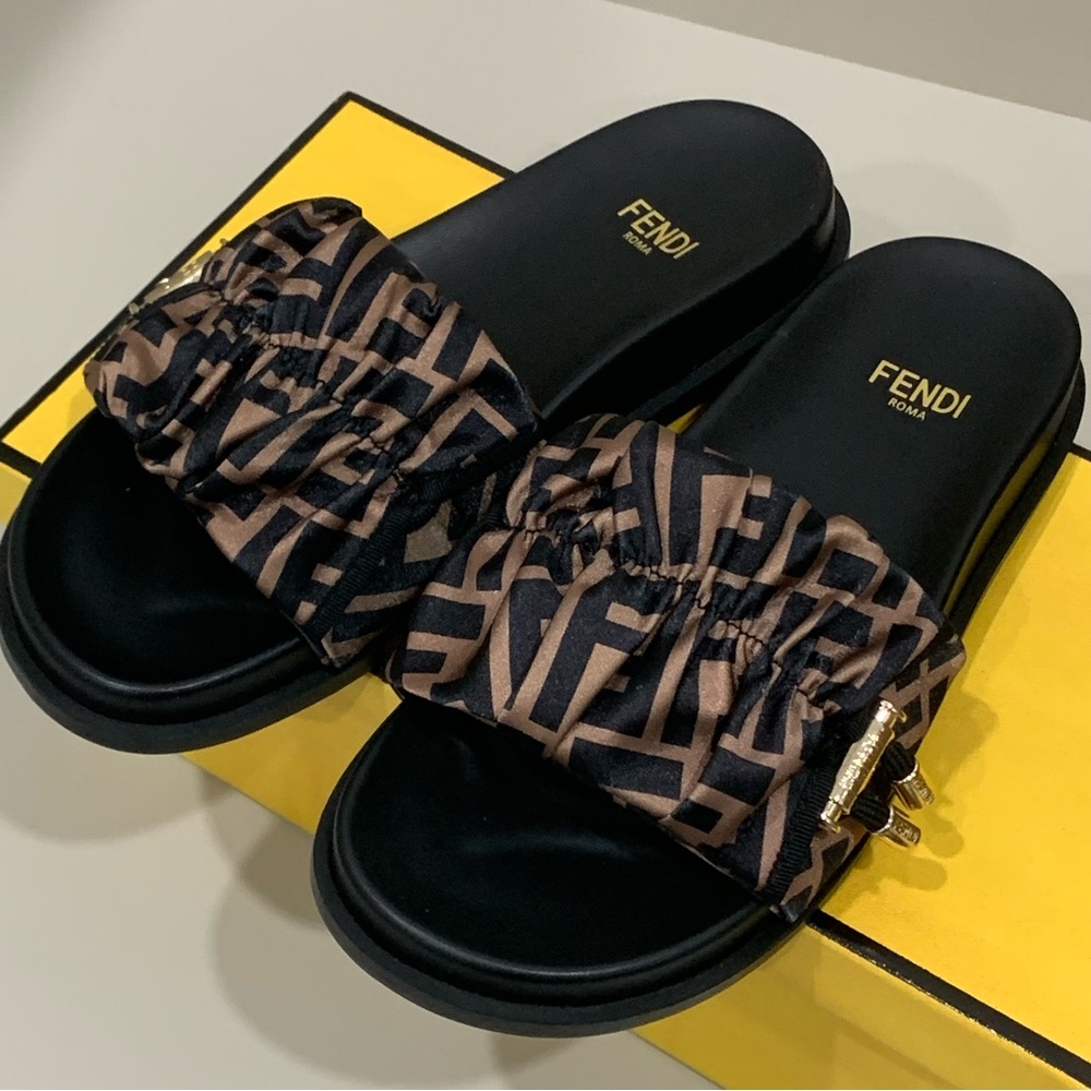 Fendi Women’s Brown Sandals 🍒